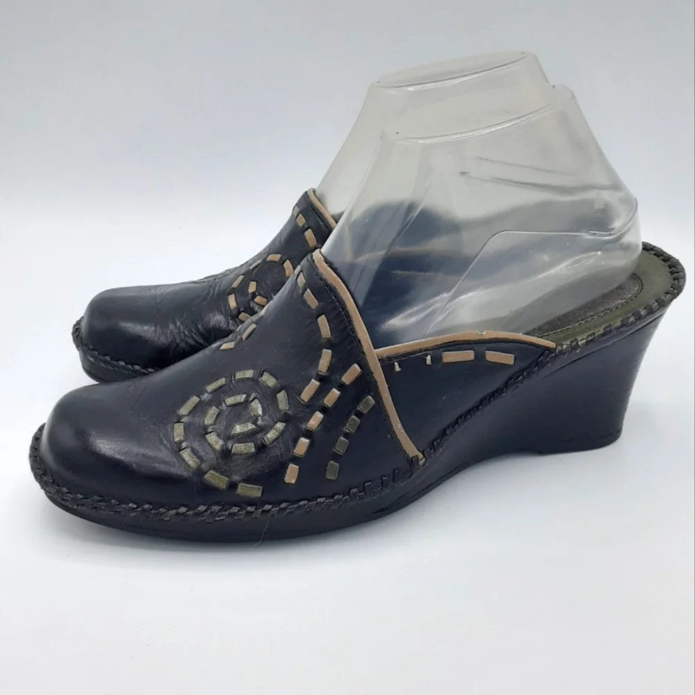 Clarks Artisian Black Leather Wedge Heel Mule Shoe.  Size 8M.